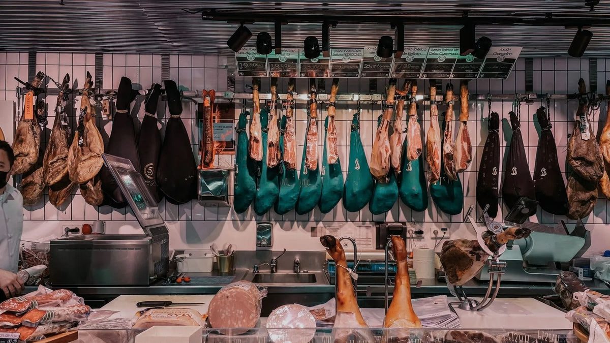 Jambon entier iberique espagnol à la découpe