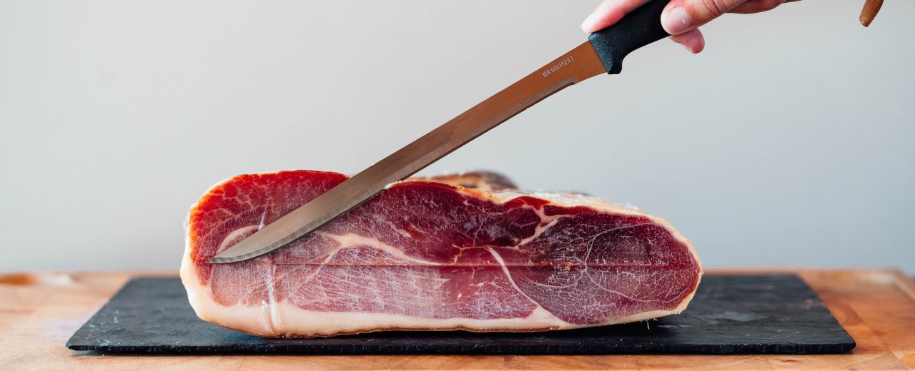 Coffret Jambon Serrano RESERVA Entier avec os avec support et couteau